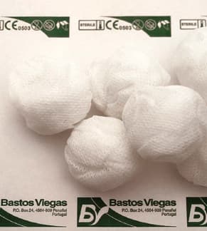 Tampons neausta materiāla,13x15cm, sterils. Iepakojumā 5 tamponi.