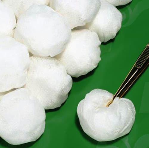 Tamponi neausta materiāla, nesterili. Iepakojumā 100 tamponi