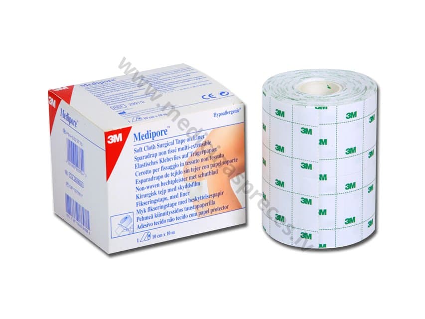 3M Medipore neausta materiāla plāksteris rullī uz papīra pamatnes.