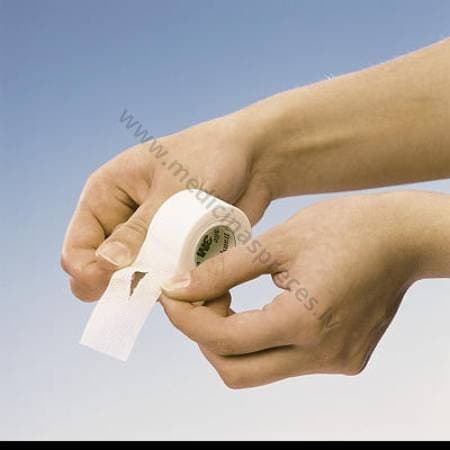 3M Transpore White nesterils, neausta materiāla plāksteris rullī.