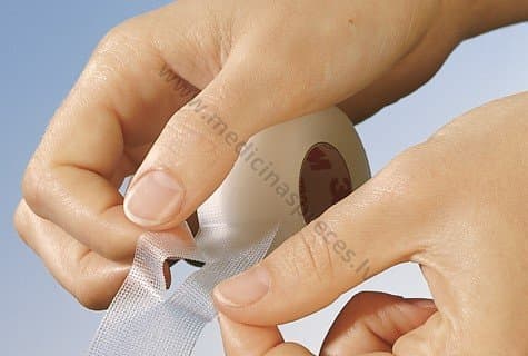 3M Transpore nesterils, plastikāta plāksteris rullī.
